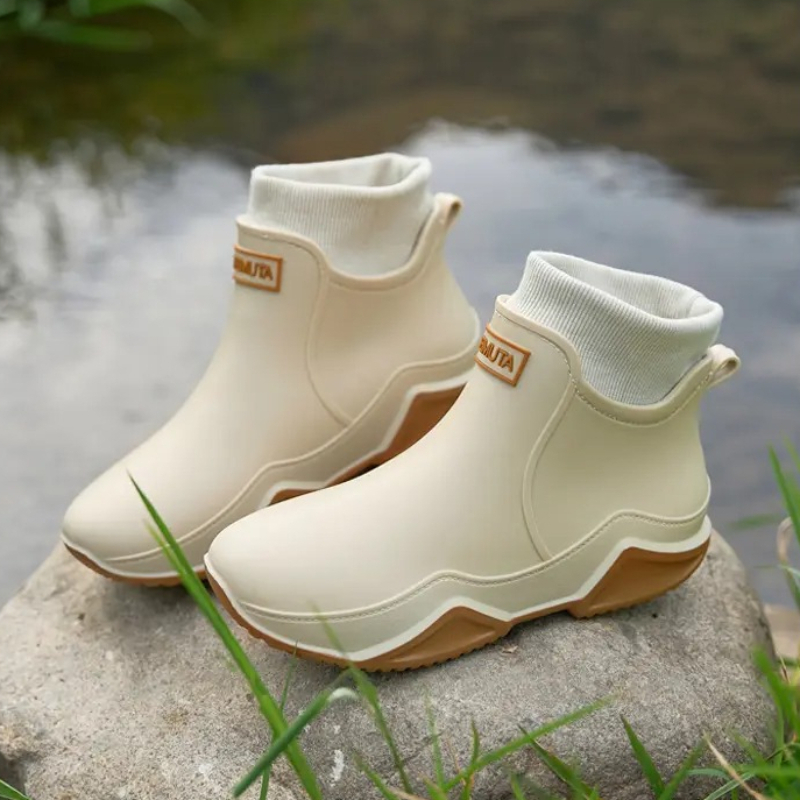Winter rain shoes fishing equi - огляд і ціна Fishing Equipment Basic